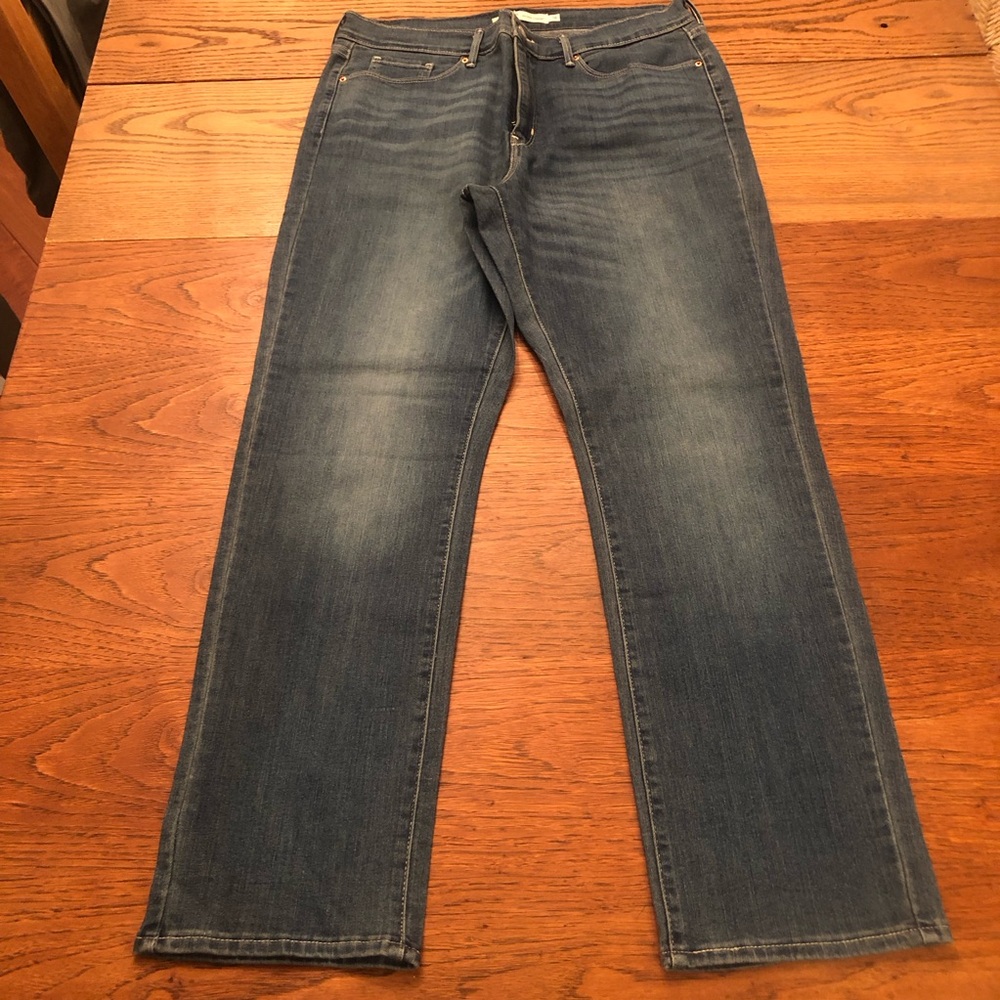 Levi's Women’s Medium Blue Straight Jeans